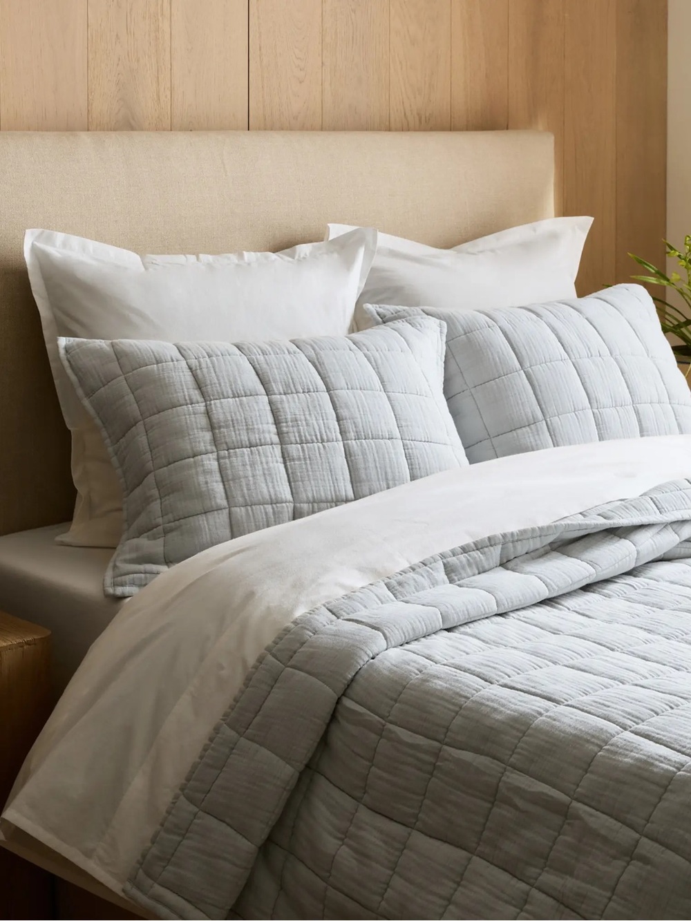 NWT Quince KING size airy waite box quilt WITH Shams $200 Mist